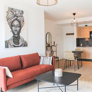 African-Style Apartment - Stadtnah, Parkplatz, E-Ladestation Fuer Auto & Fahrraeder, Gitterbox Fuer Fahrraeder, Fitnessstudio